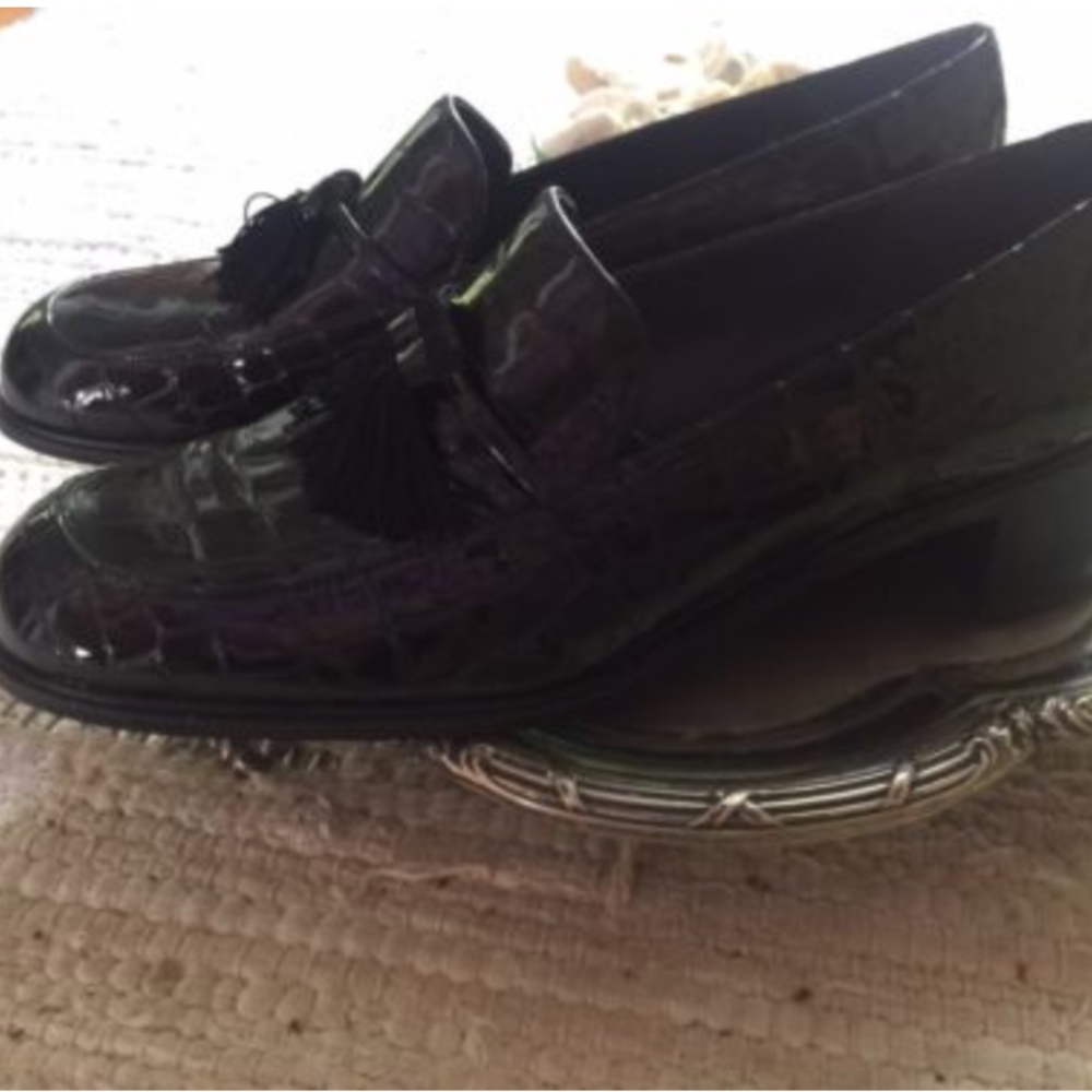 NWOB STUART WEITZMAN Black Croc Tassel Shoe SZ 6m